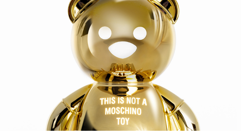 "Toy Gold" de Moschino, por Jeremy Scott y Kartell